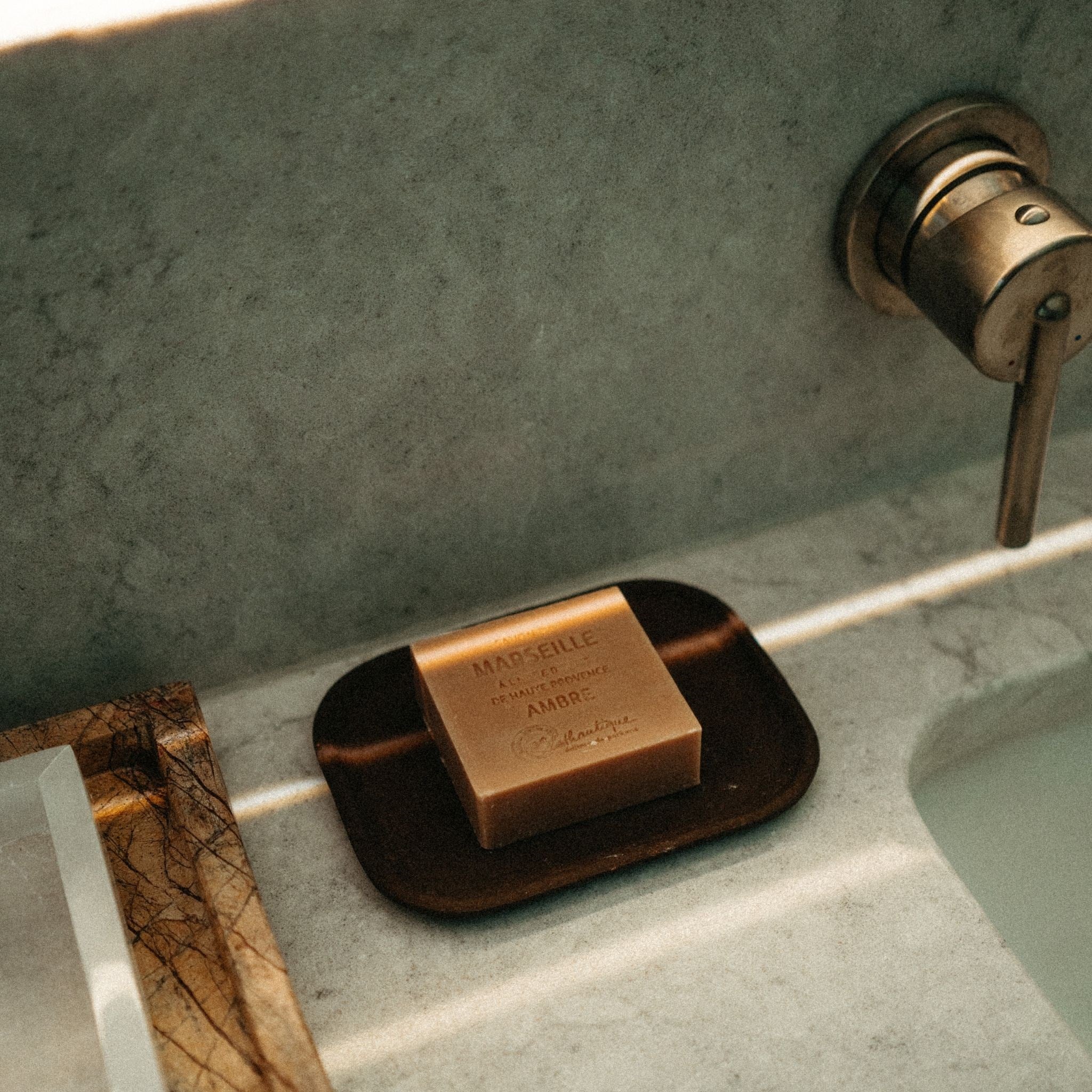 Elemental Rectangular Tray - Rust – LA MOQUETTE